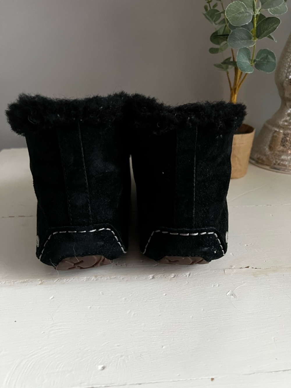 Sz 10 UGG Black Suede Shearling Moccasin Slippers - Picture 4 of 6